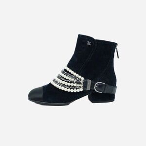Pre-Owned Chanel Navy Velvet Satin & Faux Pearl Ankle Boots Size 36